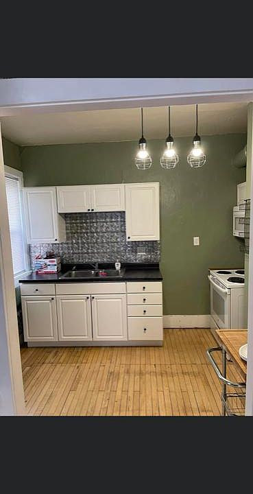 2nd image of 614 S Whitewater Ave