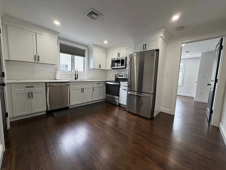 39 Endicott St — Photo 1