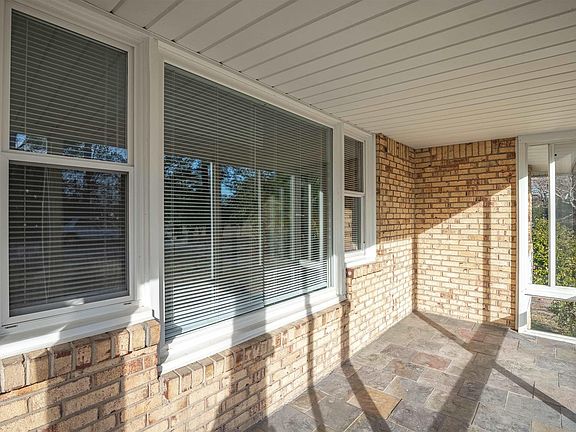 4th image of 1101 Sunnyside Dr