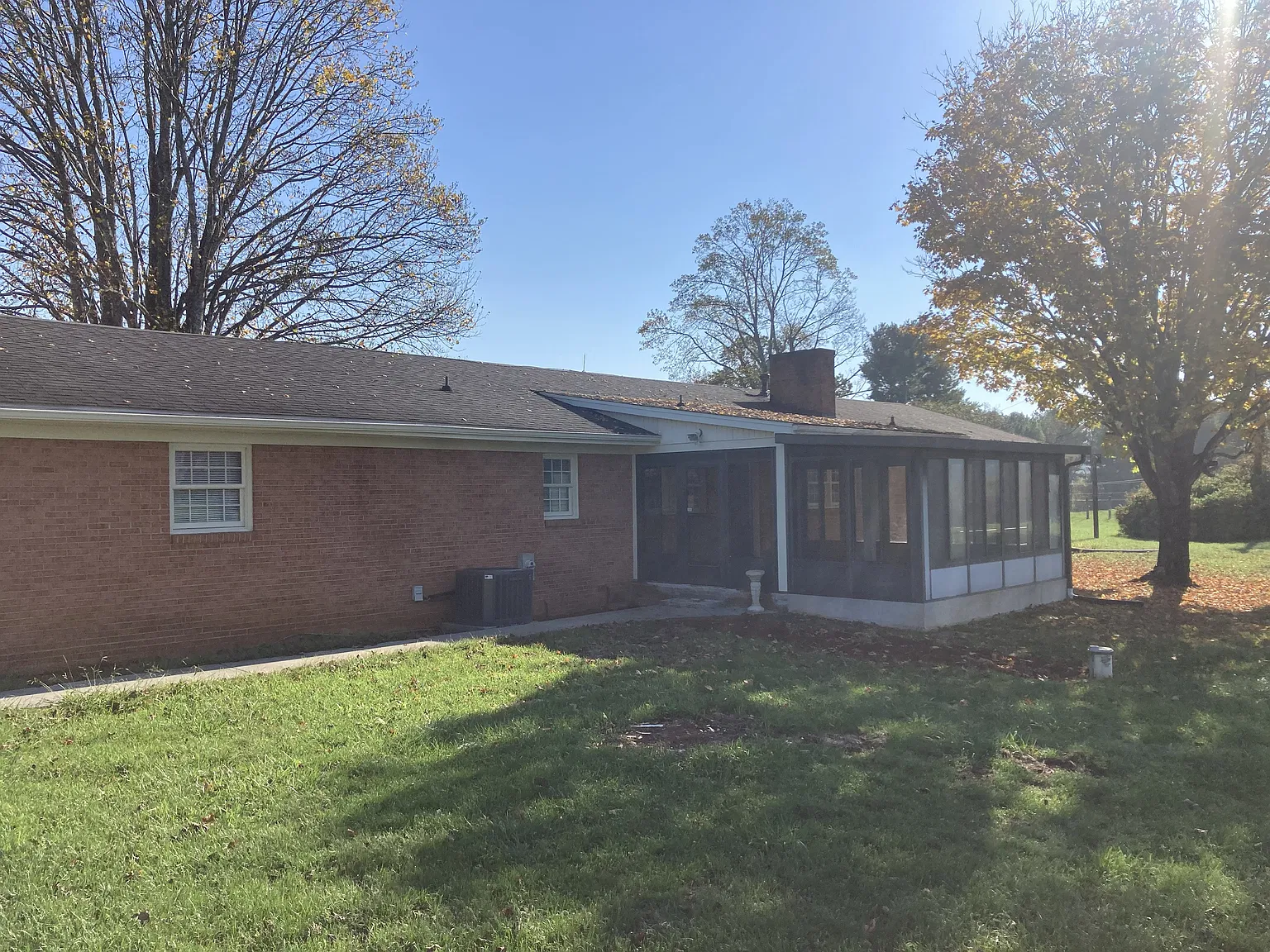 3 bed, 2482 sqft, $2,400 — Photo 2