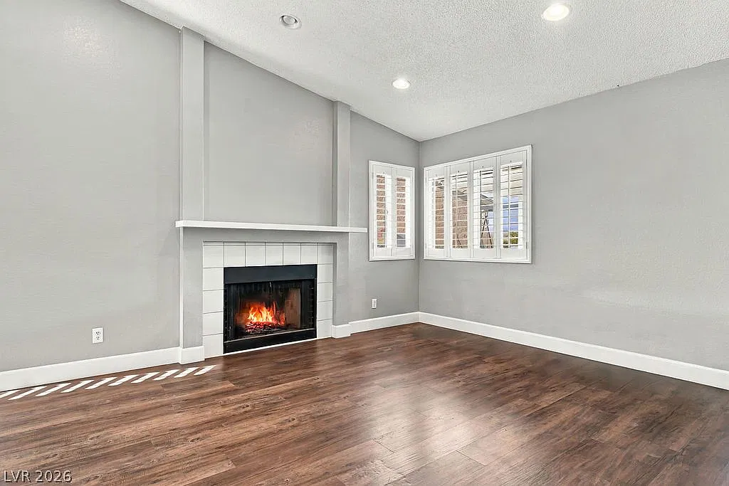 3 bed, 2.0 bath, 1381 sqft, $2,250 — Photo 2