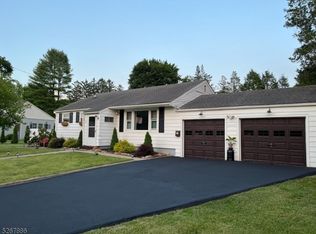 2 Pohatcong Dr, Washington, NJ 07882