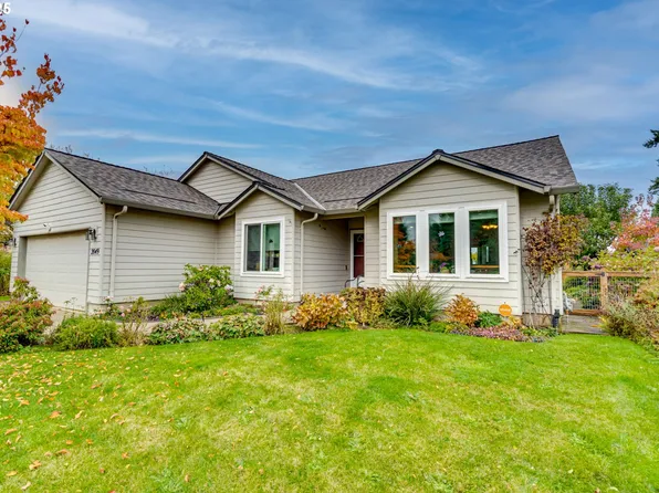 2049 NE Grandhaven St, McMinnville, OR 97128