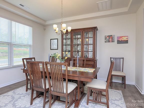 5th image of 117 Holsworthy Dr