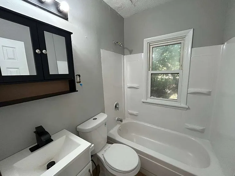 1093 E 147th St #1 — Photo 15