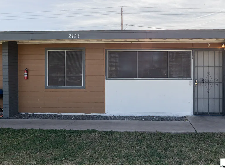 2123 W Devonshire Ave #9 — Photo 1
