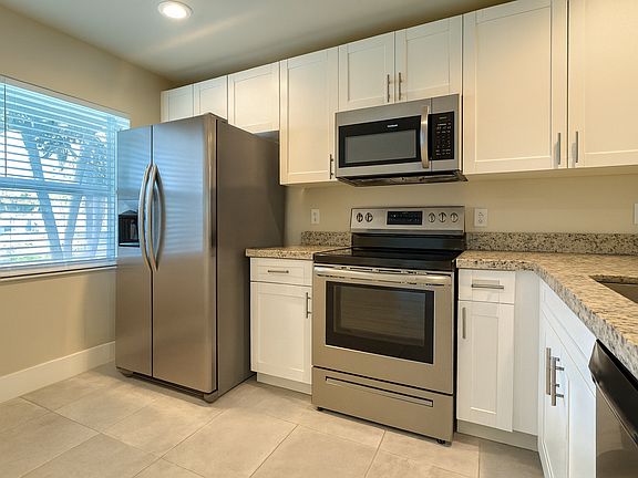 3rd image of 1631 SW 1st Ave APT 105