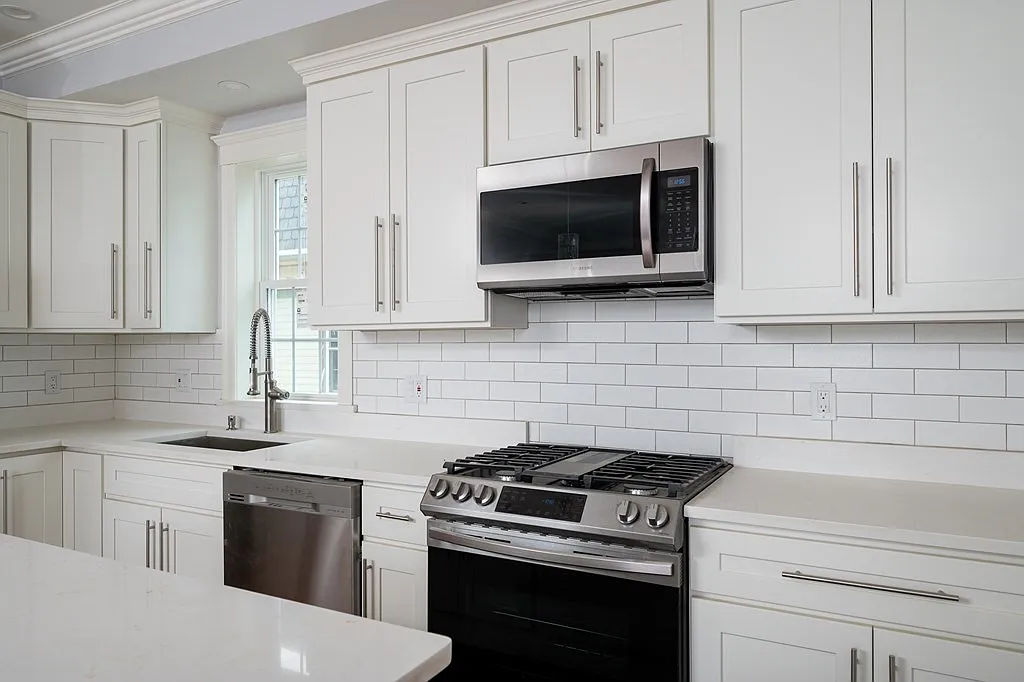 2 bed, 1015 sqft, $3,400 — Photo 2