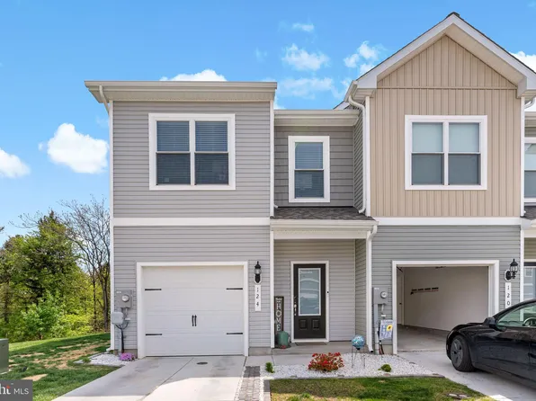 124 Paddington St, Falling Waters, WV 25419