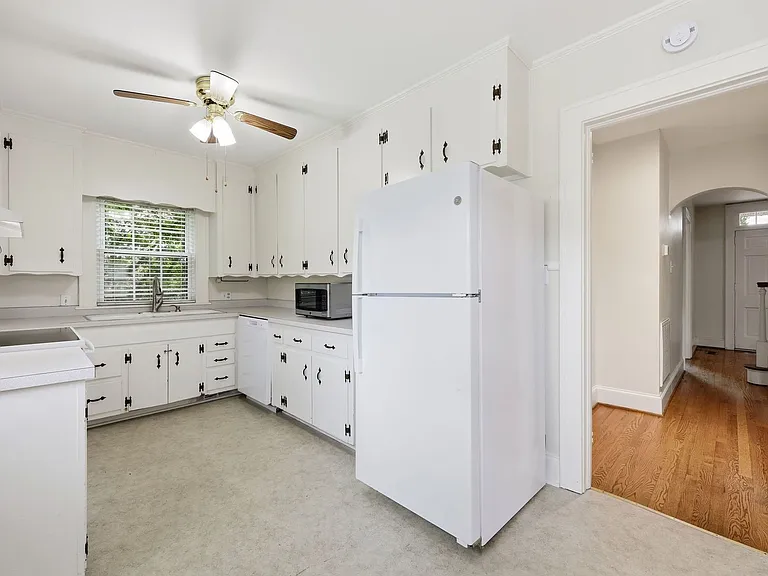 1203 S Main St — Photo 13