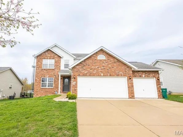 949 Pacific Crossing Dr, O Fallon, IL 62269