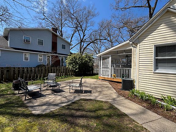 4th image of 921 Moulton Ave