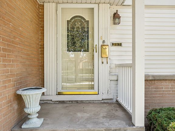 2nd image of 687 E Clarendon Ct