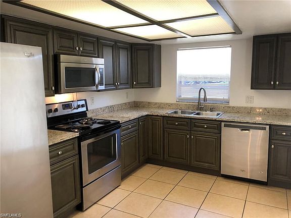 4th image of 1901 SE 15th Pl