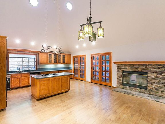 3rd image of 931 Teakwood Dr