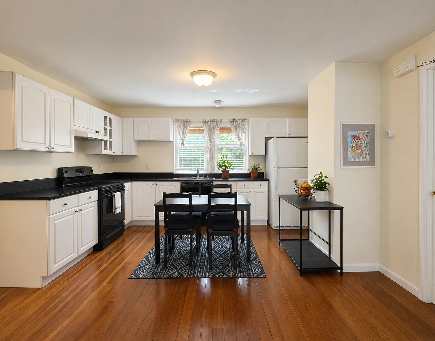 2 bed, 825 sqft, $3,600 — Photo 1
