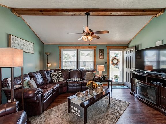 4th image of 2808 Gardenia Dr