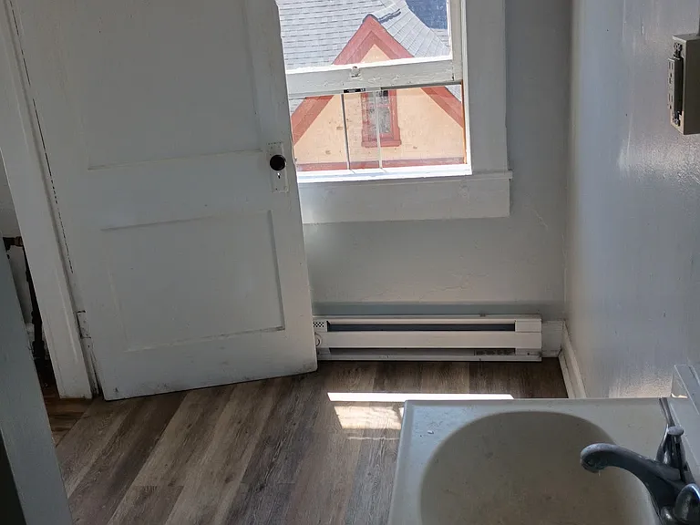 207 S Maple Ave #4 — Photo 3