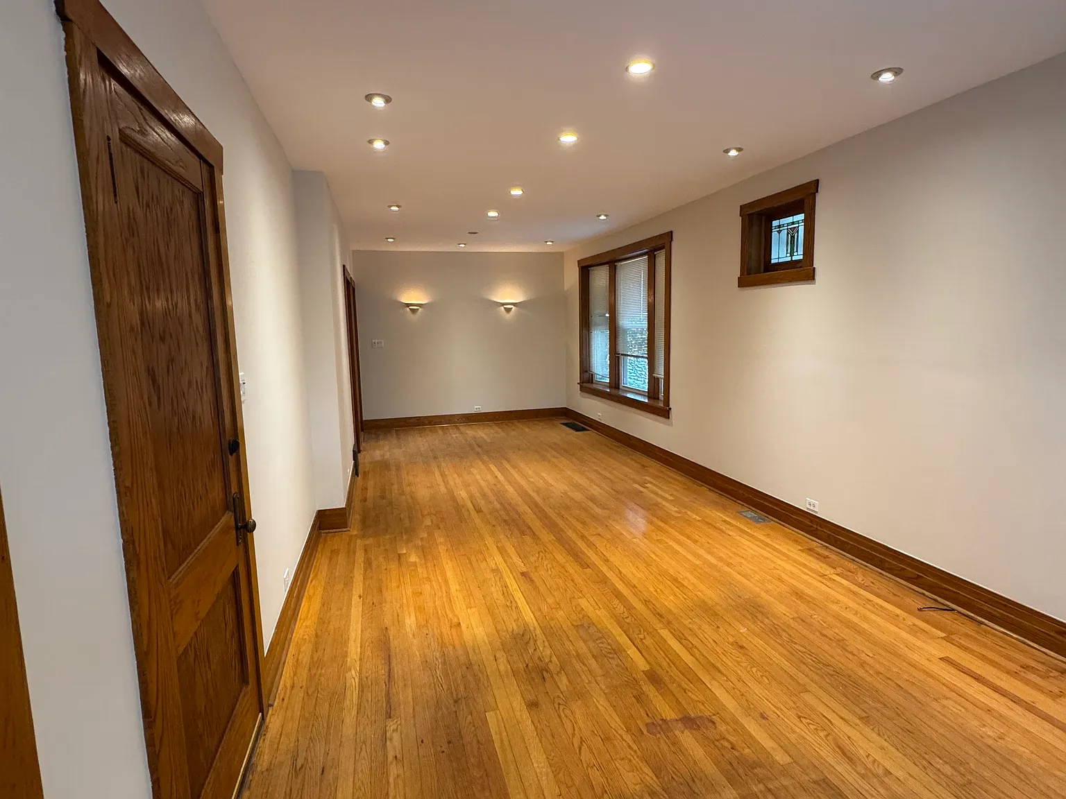 2 bed, 1000 sqft, $2,200 — Photo 3