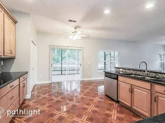 3rd image of 421 Augustine Ct