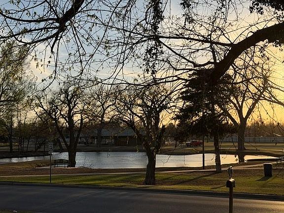 3rd image of 605 S Reno Ave