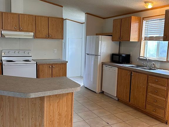 4th image of 2730 Cahill St