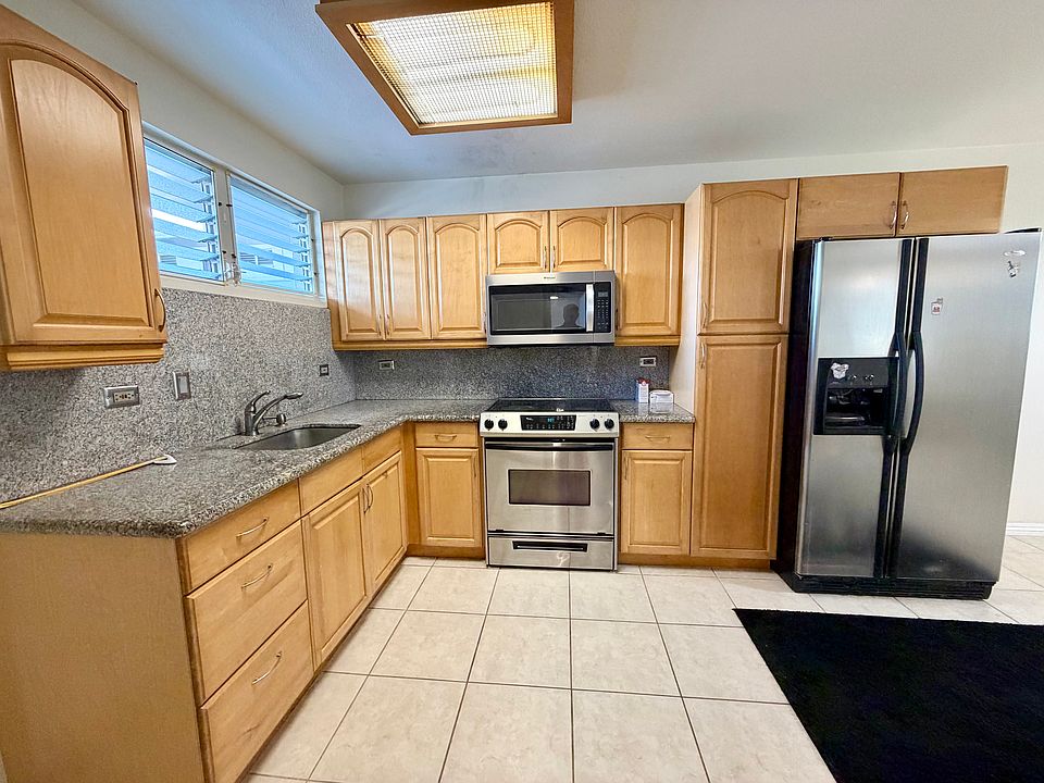1st image of 909 University Ave APT 107