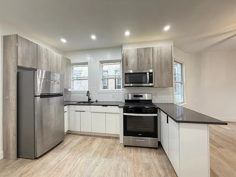 137 W 54th St #5