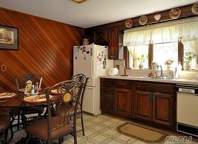 5th image of 1149 Coates Ave
