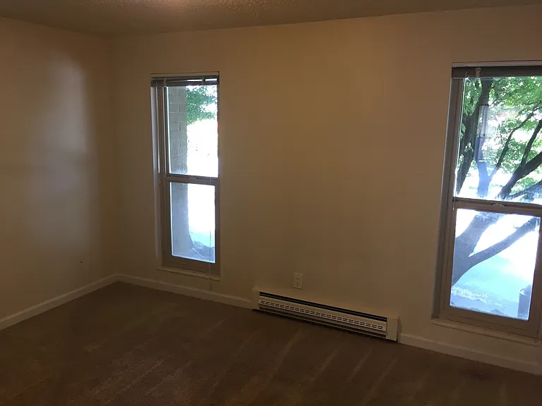 1821 E Thomas St — Photo 10