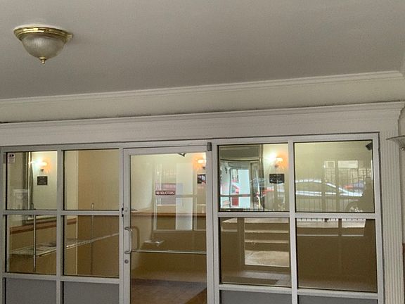2nd image of 5920 N Kenmore Ave APT 419
