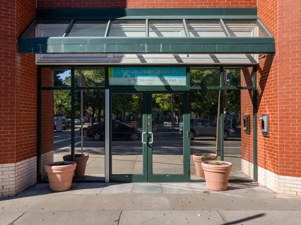 327 Centre St APT 206B, Jamaica Plain, MA 02130