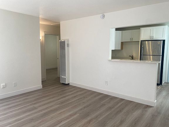 5th image of 3059 Hawthorn St #3061-1/2
