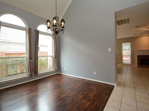 3rd image of 5327 Willow Knoll Ct