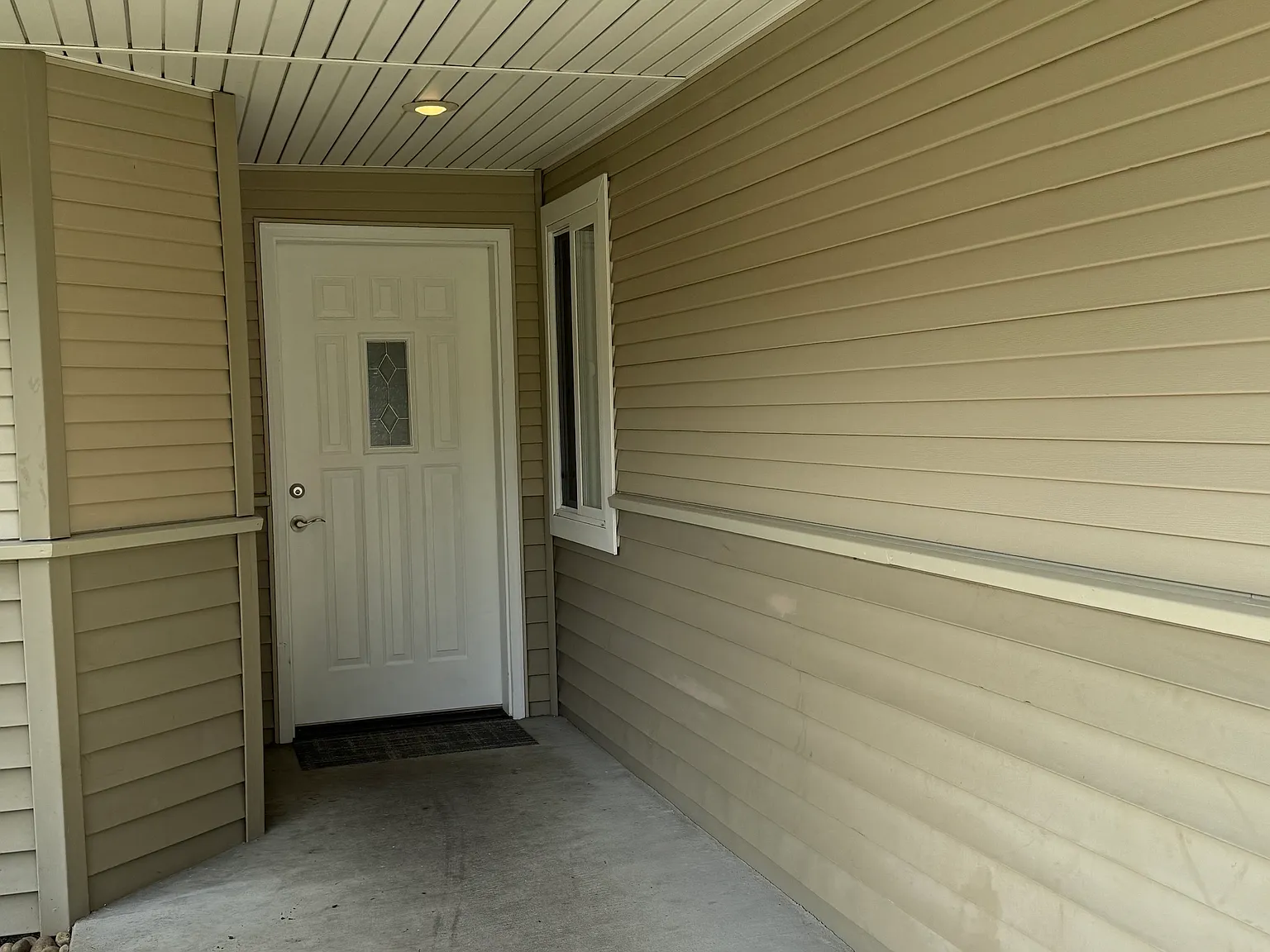 3 bed, 1260 sqft, $2,850 — Photo 2