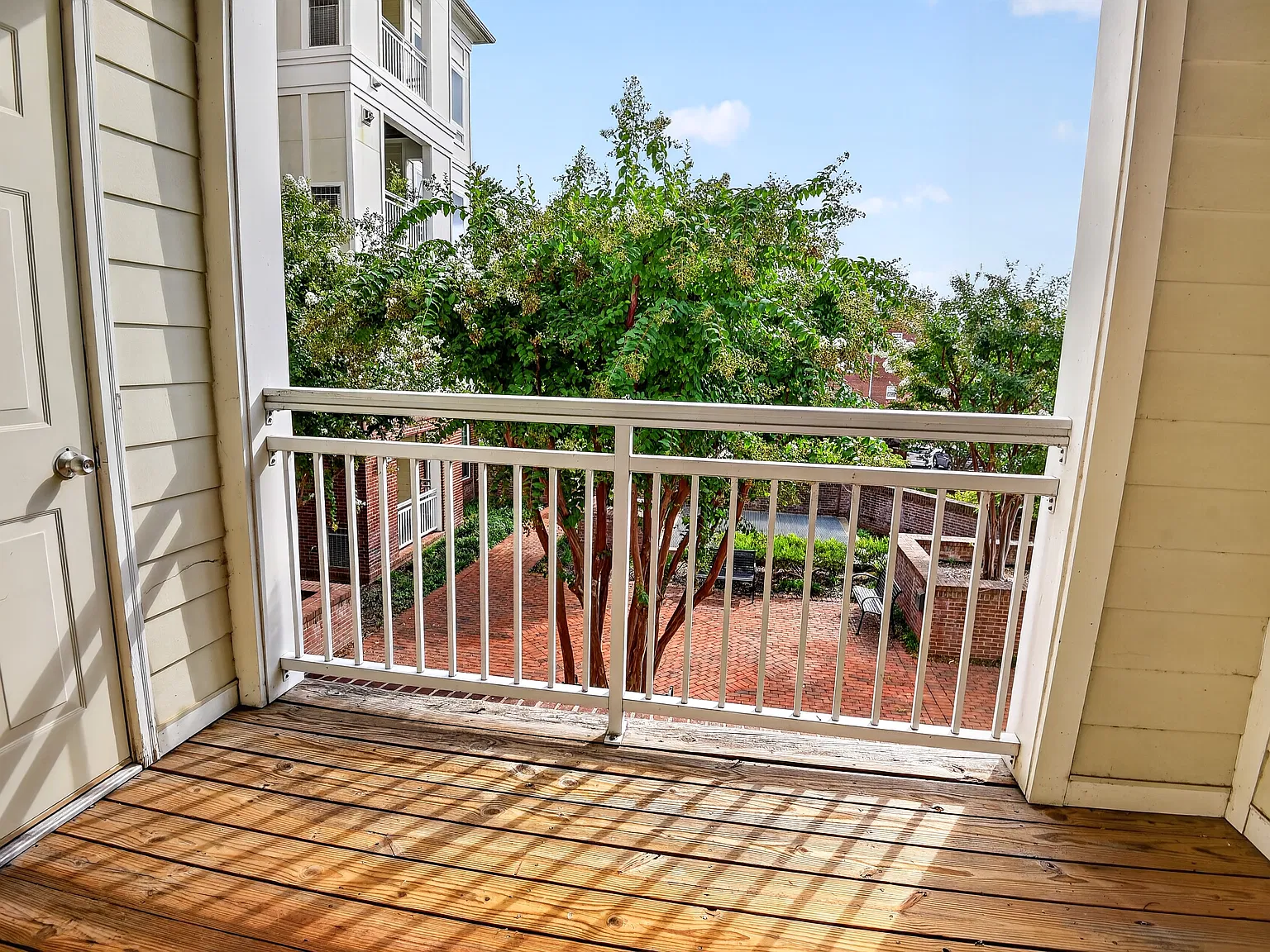 2 bed, 1100 sqft, $2,700 — Photo 3