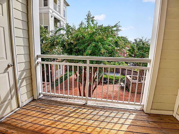 3rd image of 801 S Greenbrier St APT 210