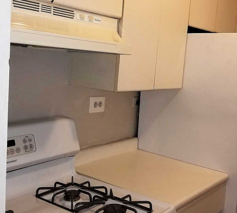 1st image of 300 8th St APT 2C