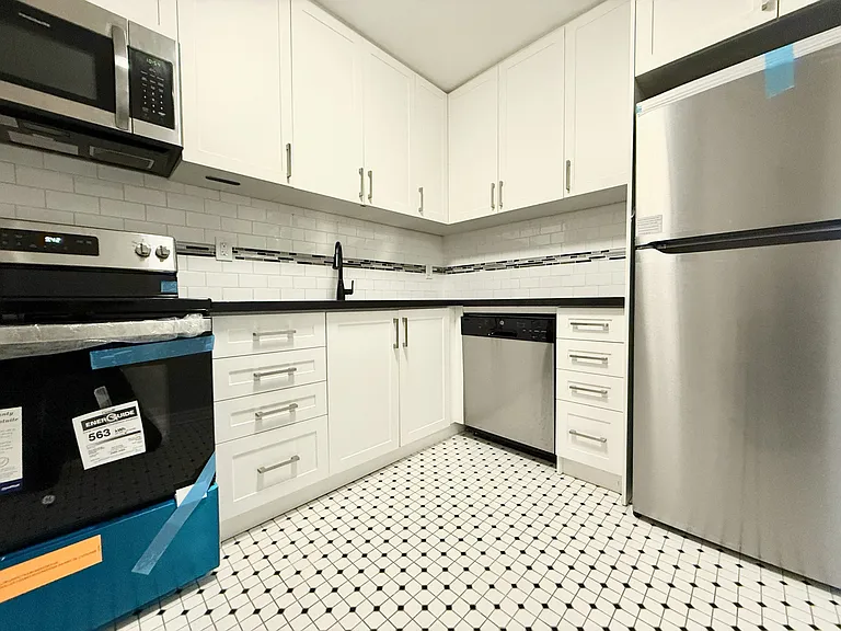 440 Rathburn Rd — Photo 11
