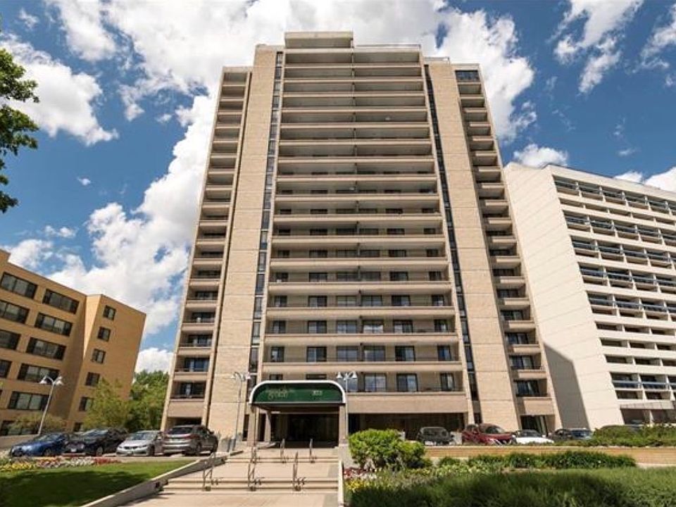 1st image of 323 Wellington Cres #1803