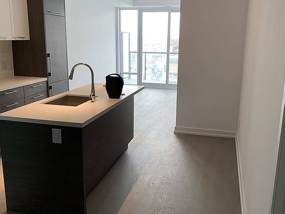 4th image of 488 University Ave #3301