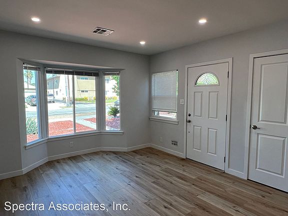 5th image of 326 Lincoln Ave