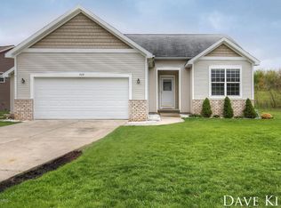 929 Green Meadows Dr, Middleville, MI 49333