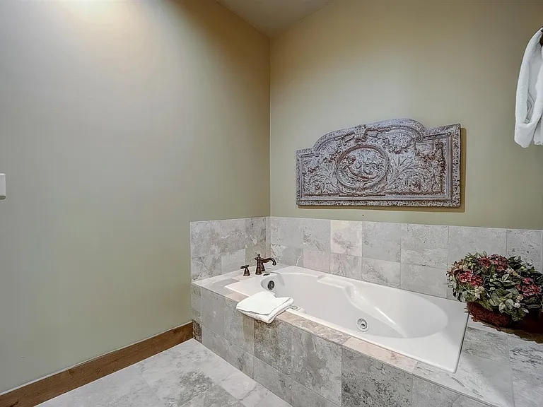7580 Royal St E #32 — Photo 13