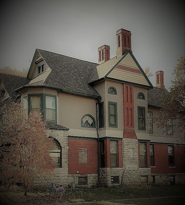 2nd image of 486 N Kellogg St