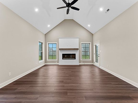 5th image of 559 Cumberland Pointe Ln