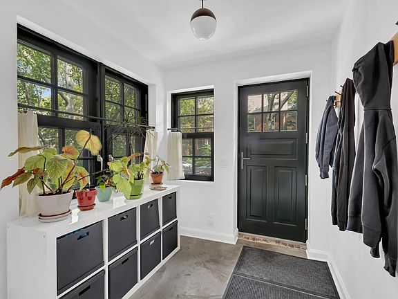 3rd image of 3944 47th St