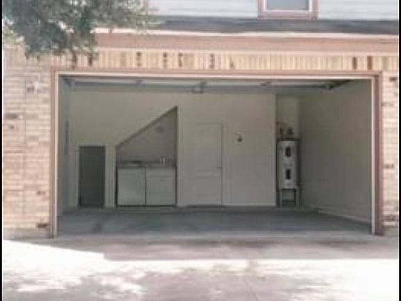 2nd image of 2717 Nassau St