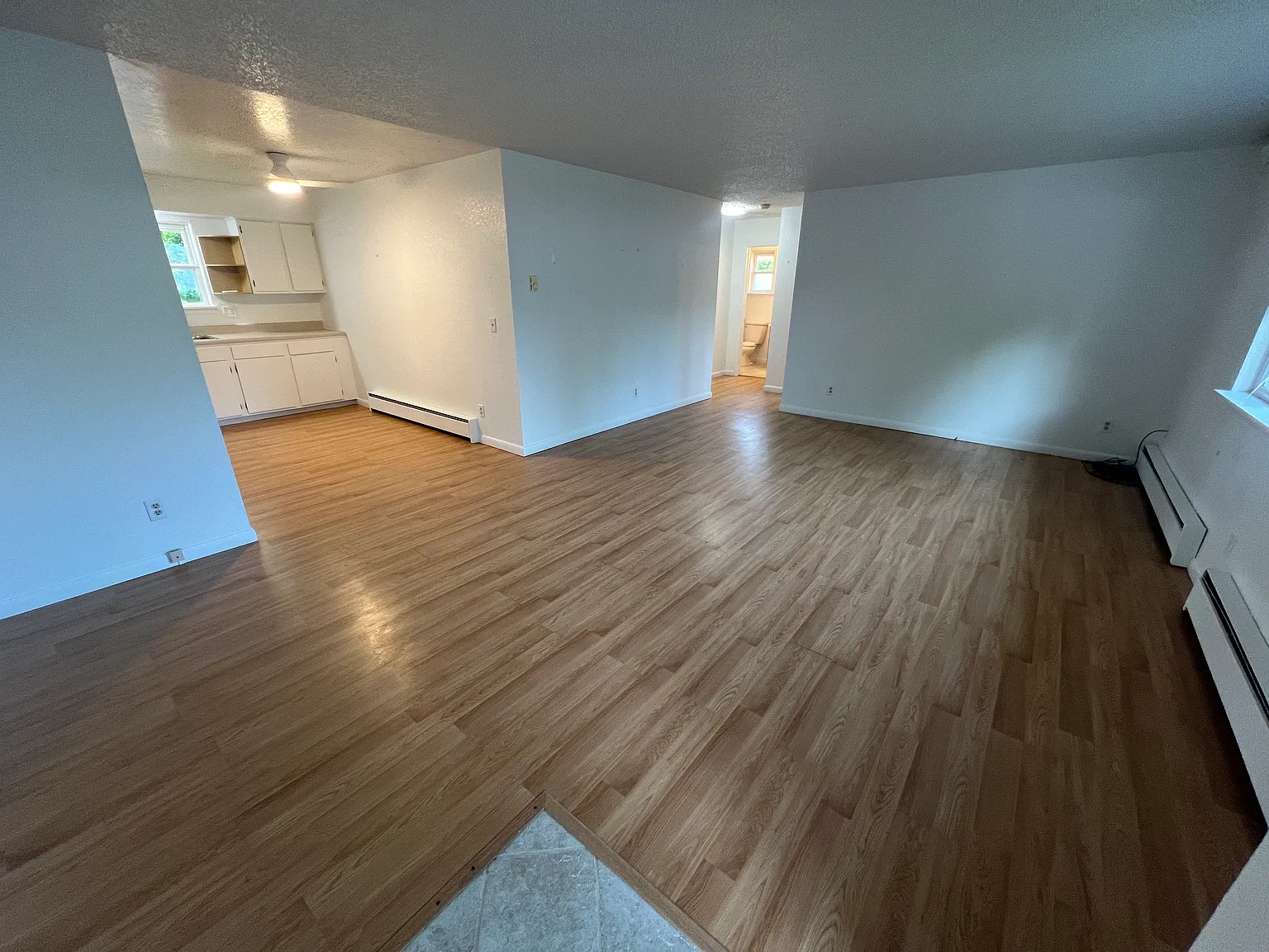 2 bed, 1.5 bath, 946 sqft, $1,300 — Photo 3
