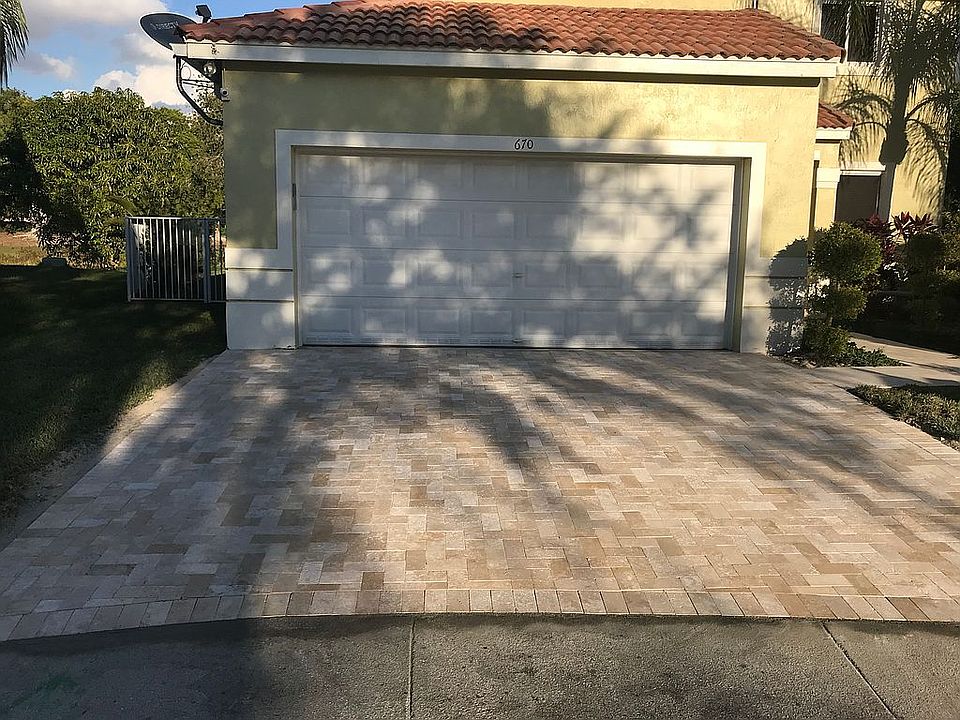 1st image of 670 Lone Pine Ln